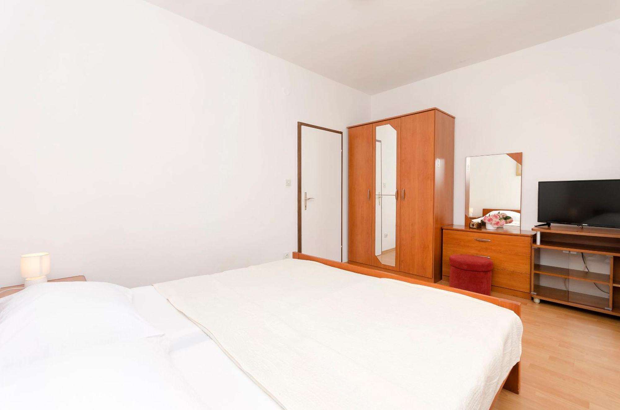 Apartment And Rooms Artina Водице Екстер'єр фото