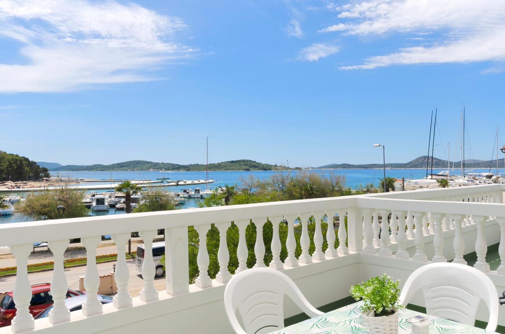 Apartment And Rooms Artina Водице Екстер'єр фото