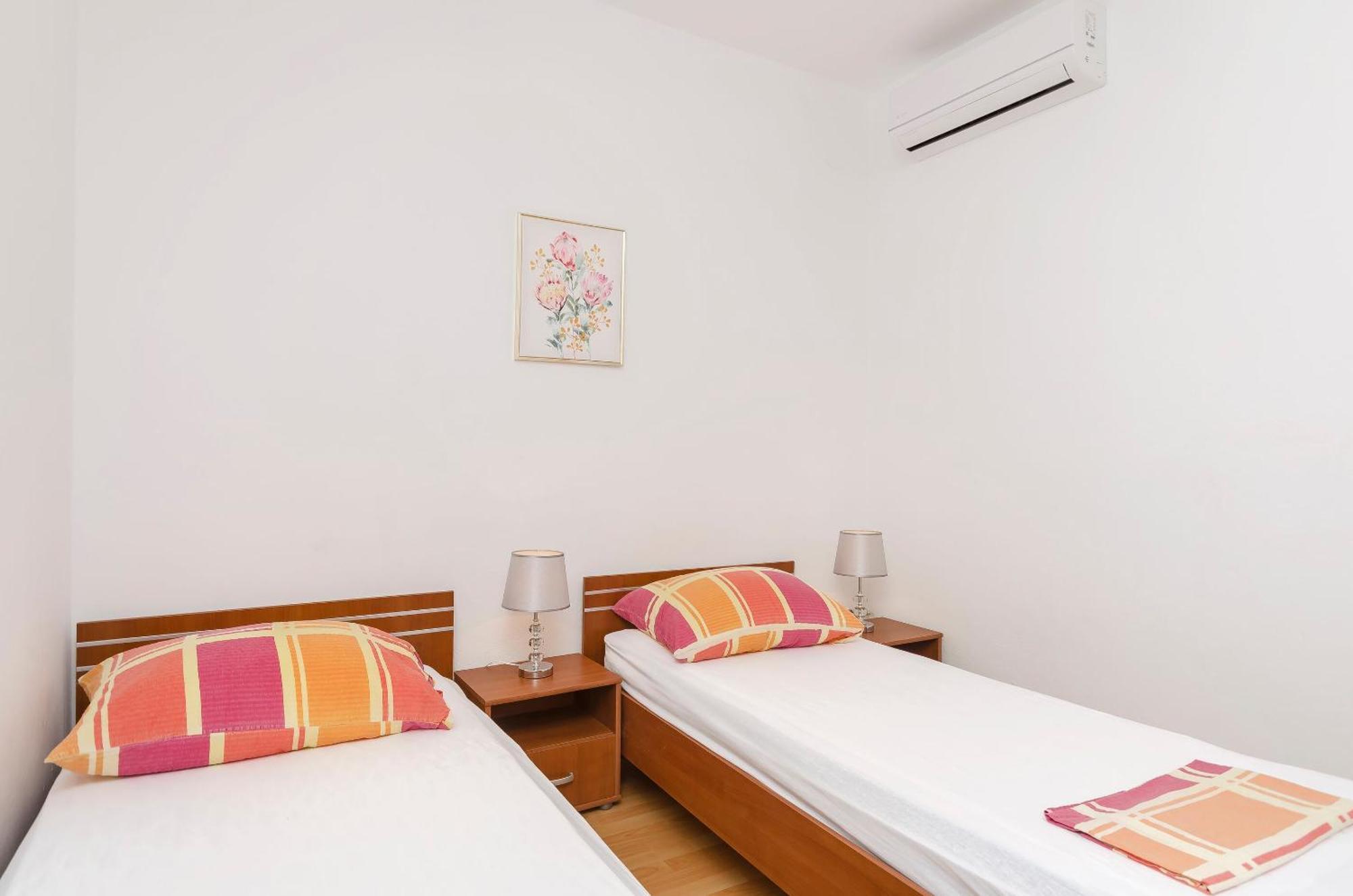 Apartment And Rooms Artina Водице Екстер'єр фото
