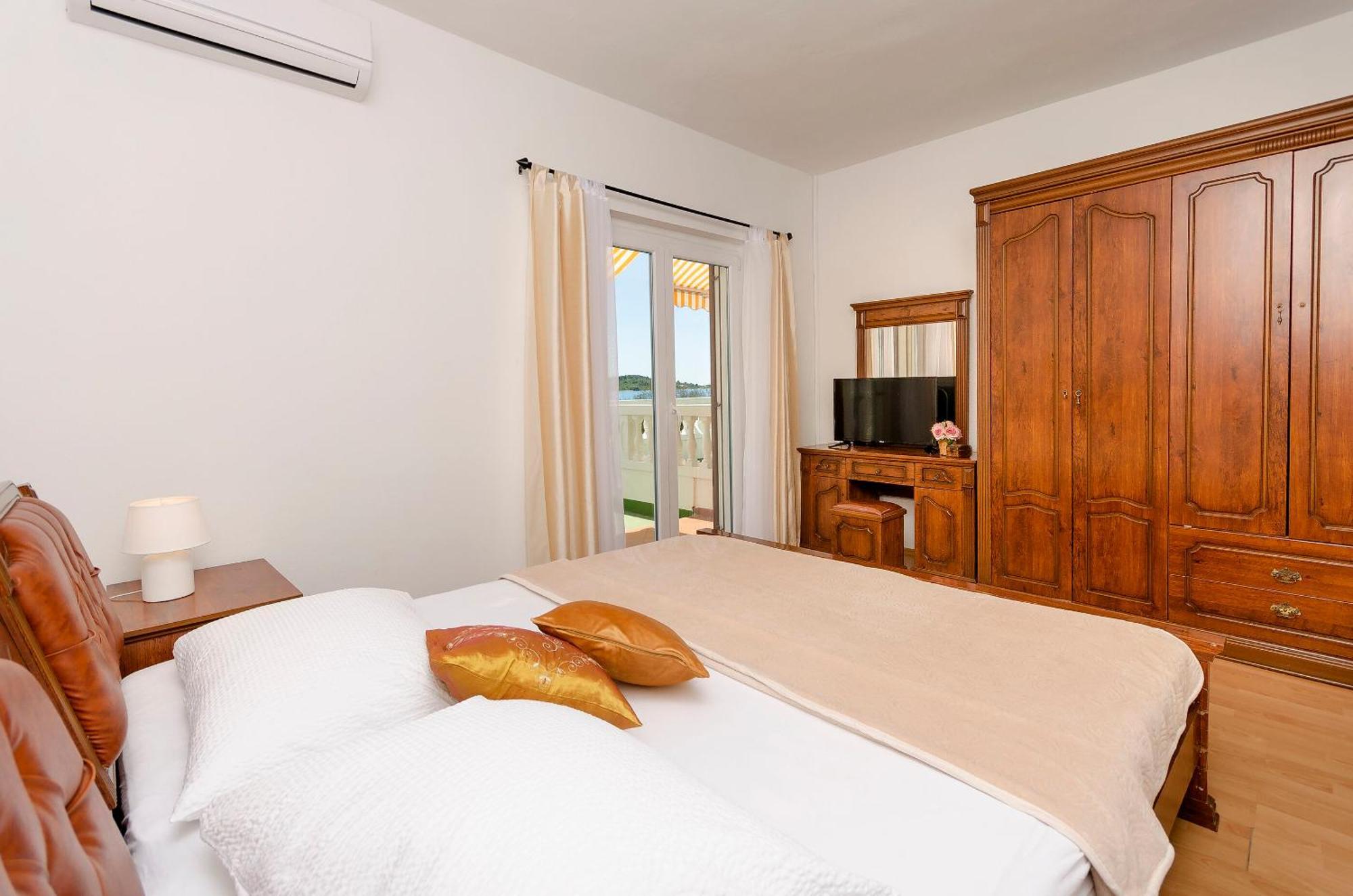 Apartment And Rooms Artina Водице Екстер'єр фото