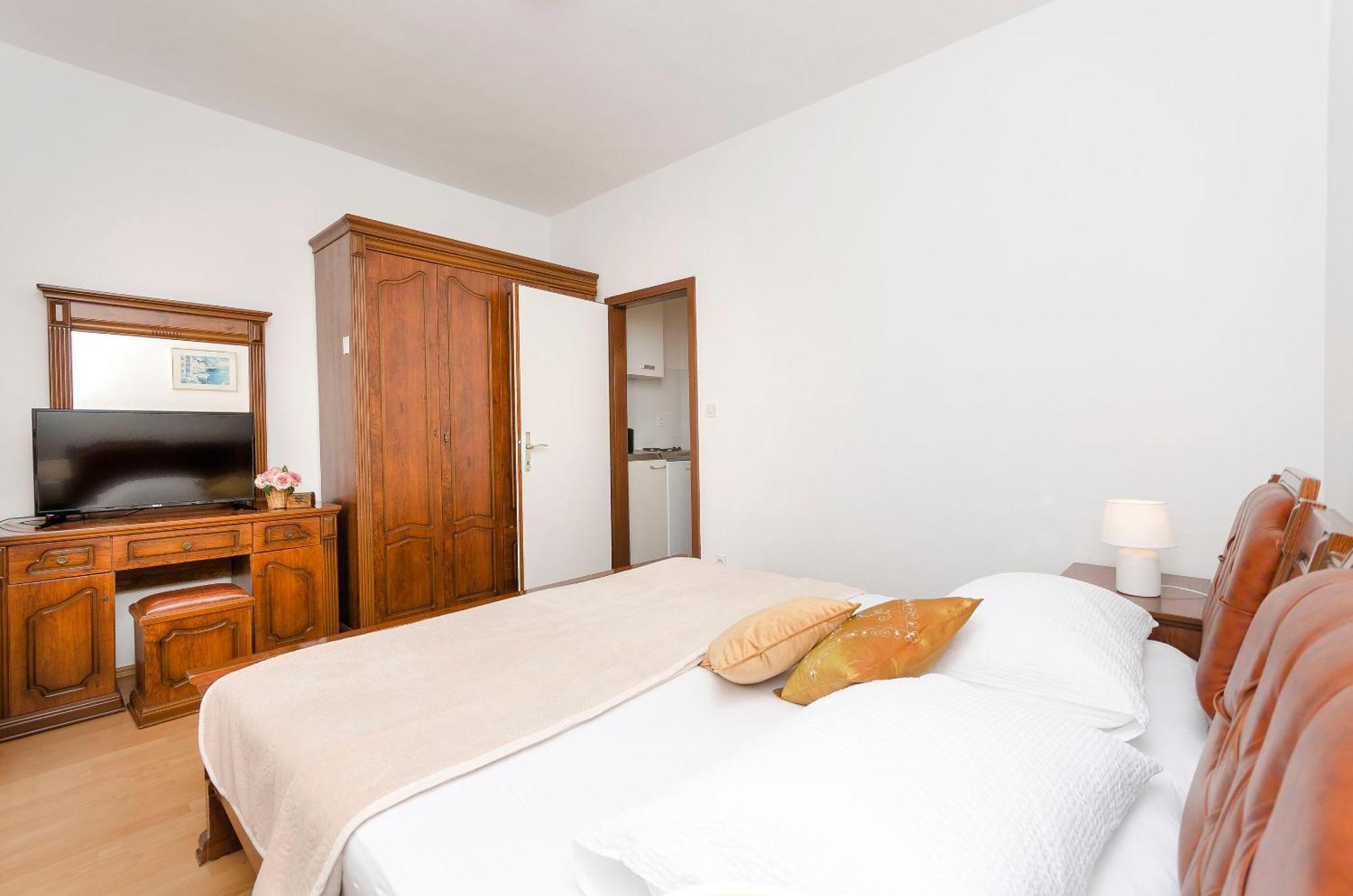 Apartment And Rooms Artina Водице Екстер'єр фото